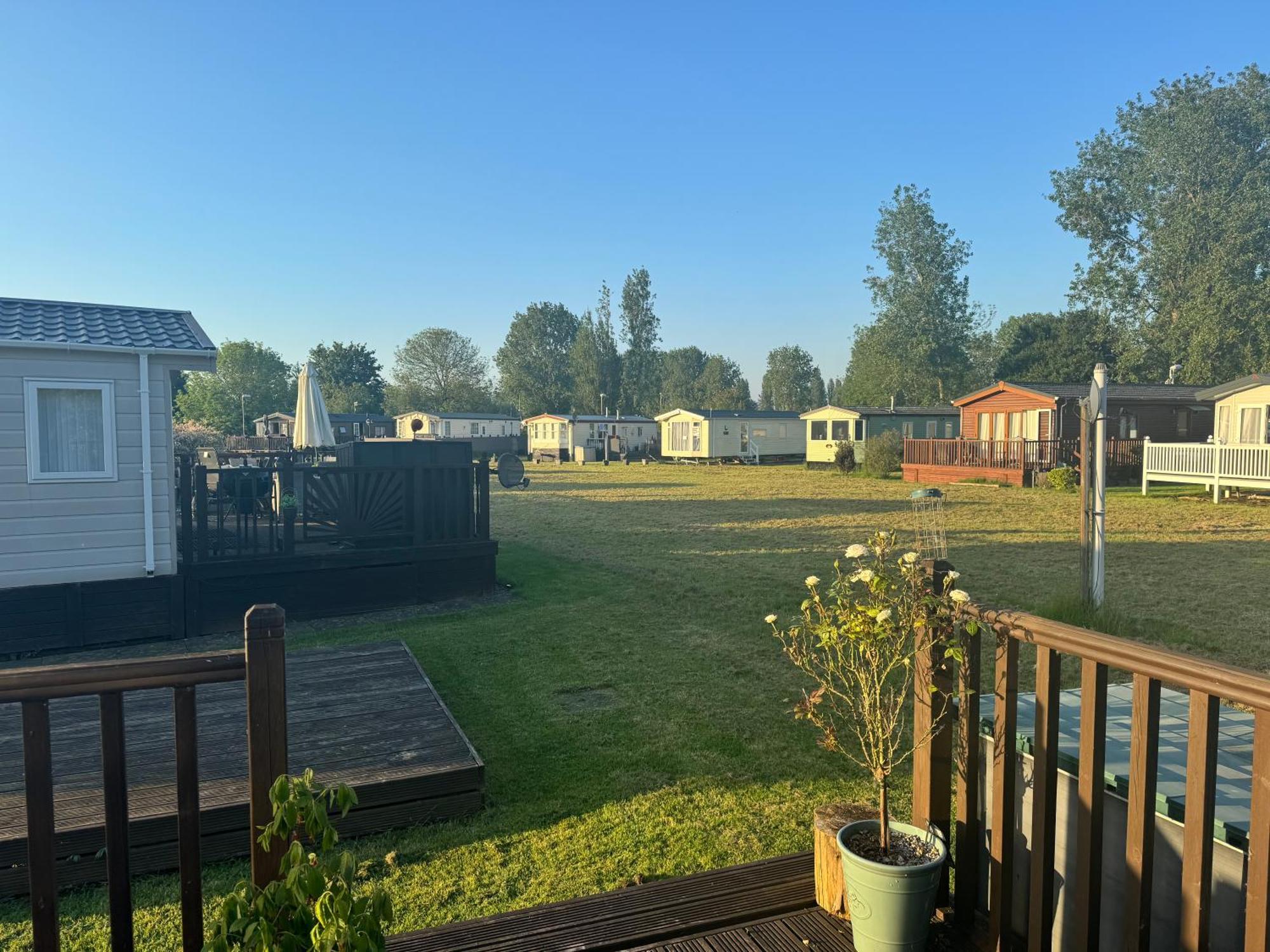 Beautiful 2 Bedroom Caravan On Billing Aquadrome Campsite Northampton